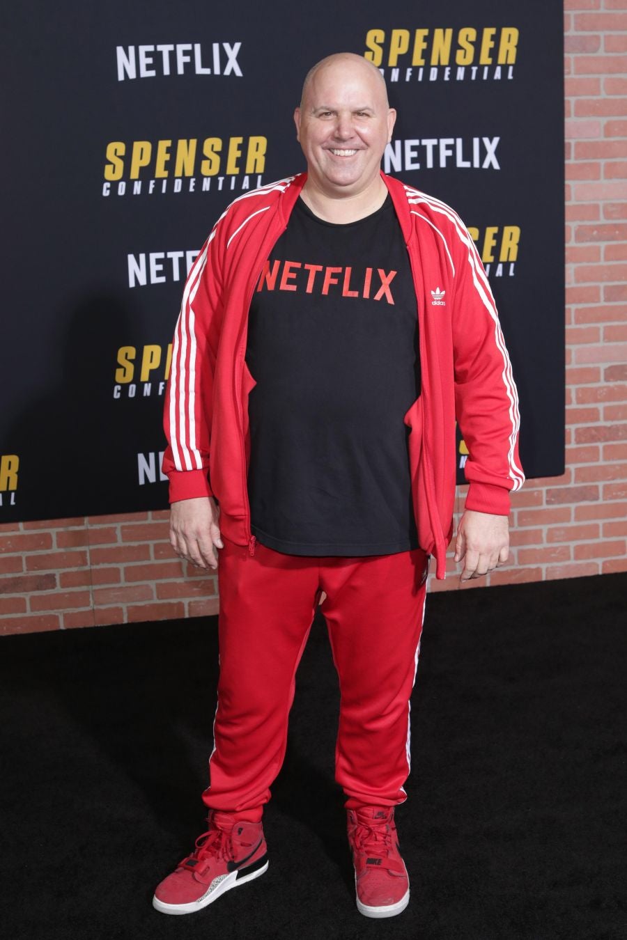 Los actores de la nueva película de Netflix se fotografiaron con los fans y se vistieron a la altura de la presentación de un filme que se estrenará el 6 de marzo