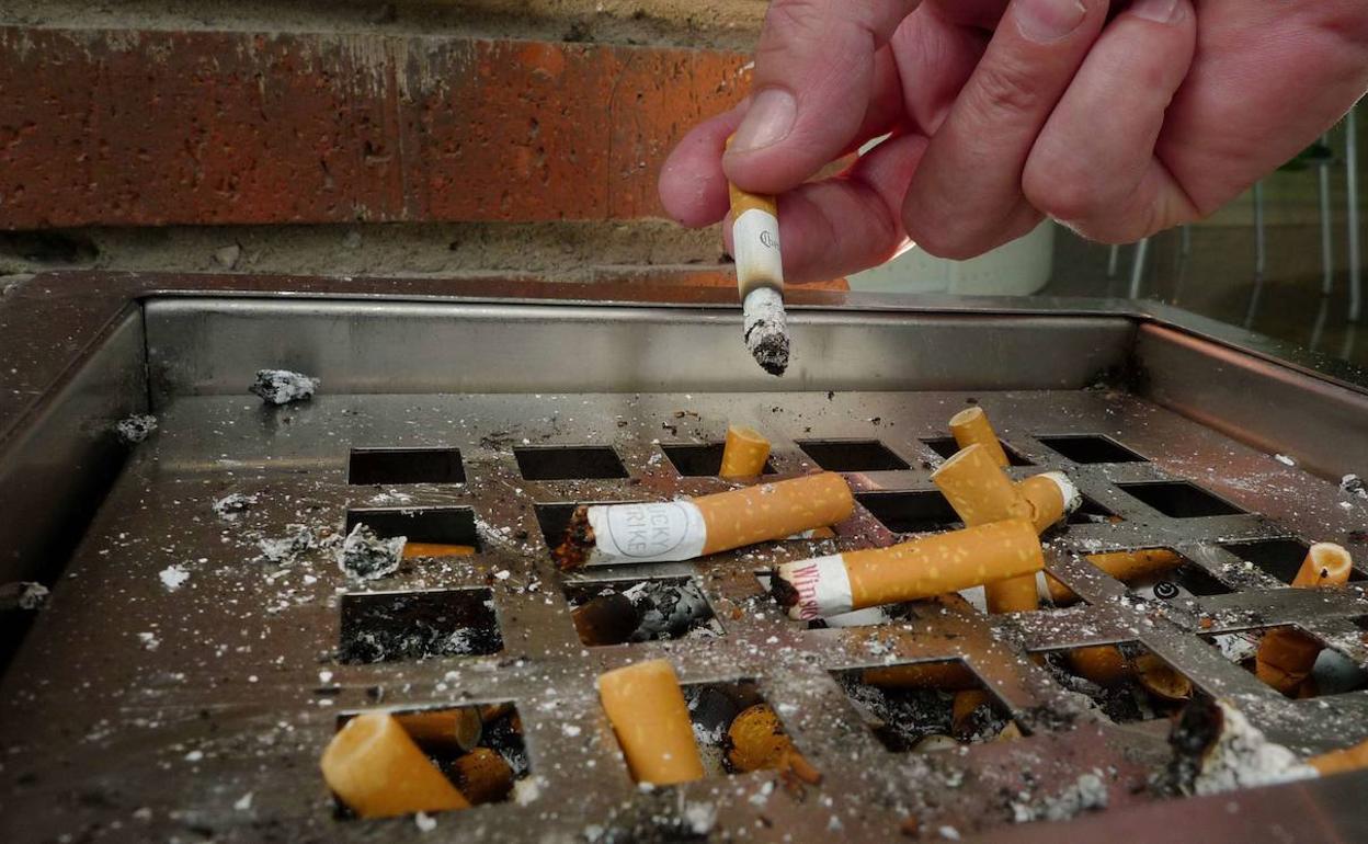 Sanidad ampliará zonas sin humo y apuesta por subir el precio del tabaco