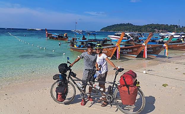 Por Asia y África en tándem