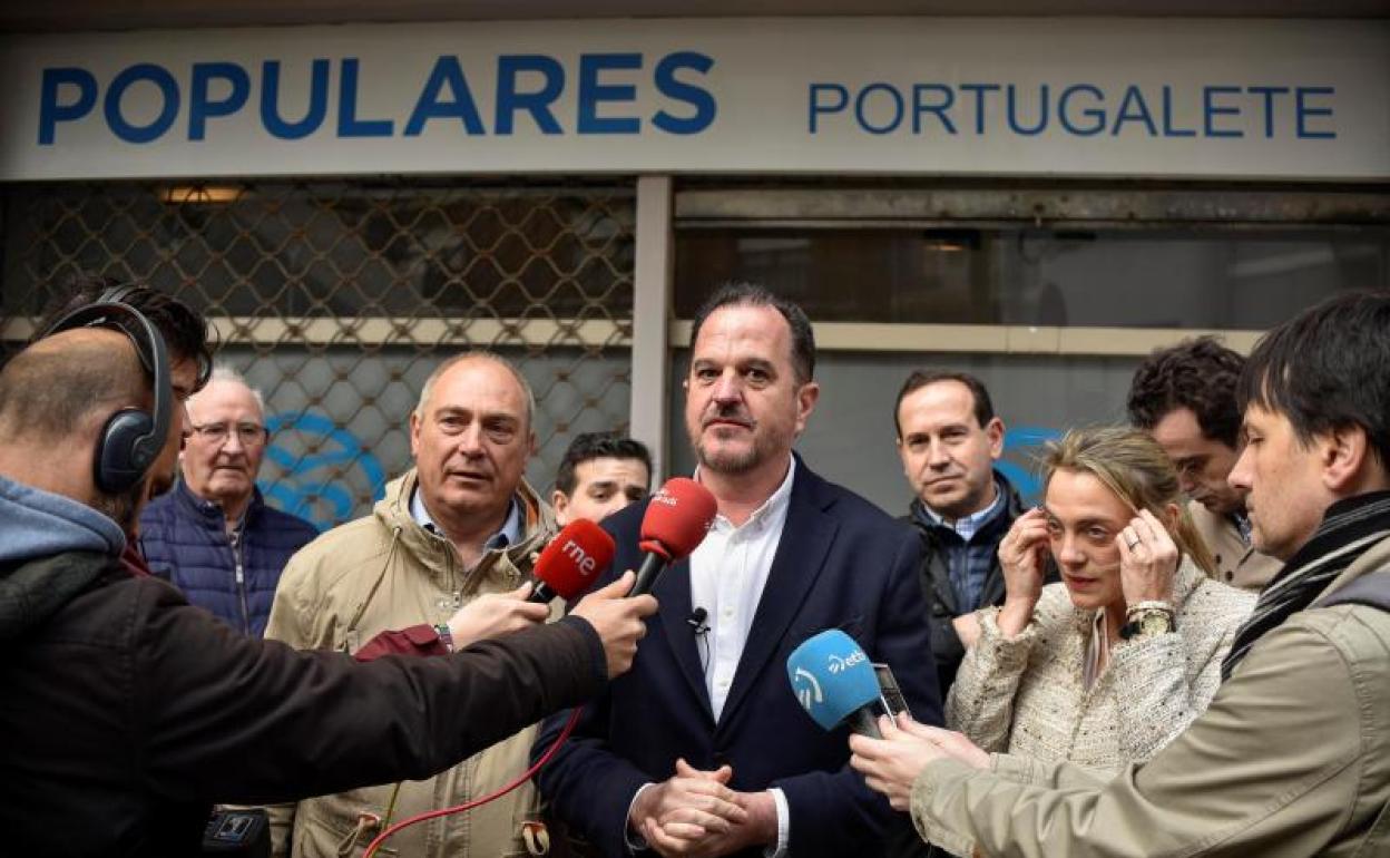 Iturgaiz advierte a los votantes del PSE que es PP+Cs quien defiende el espacio constitucionalista en Euskadi