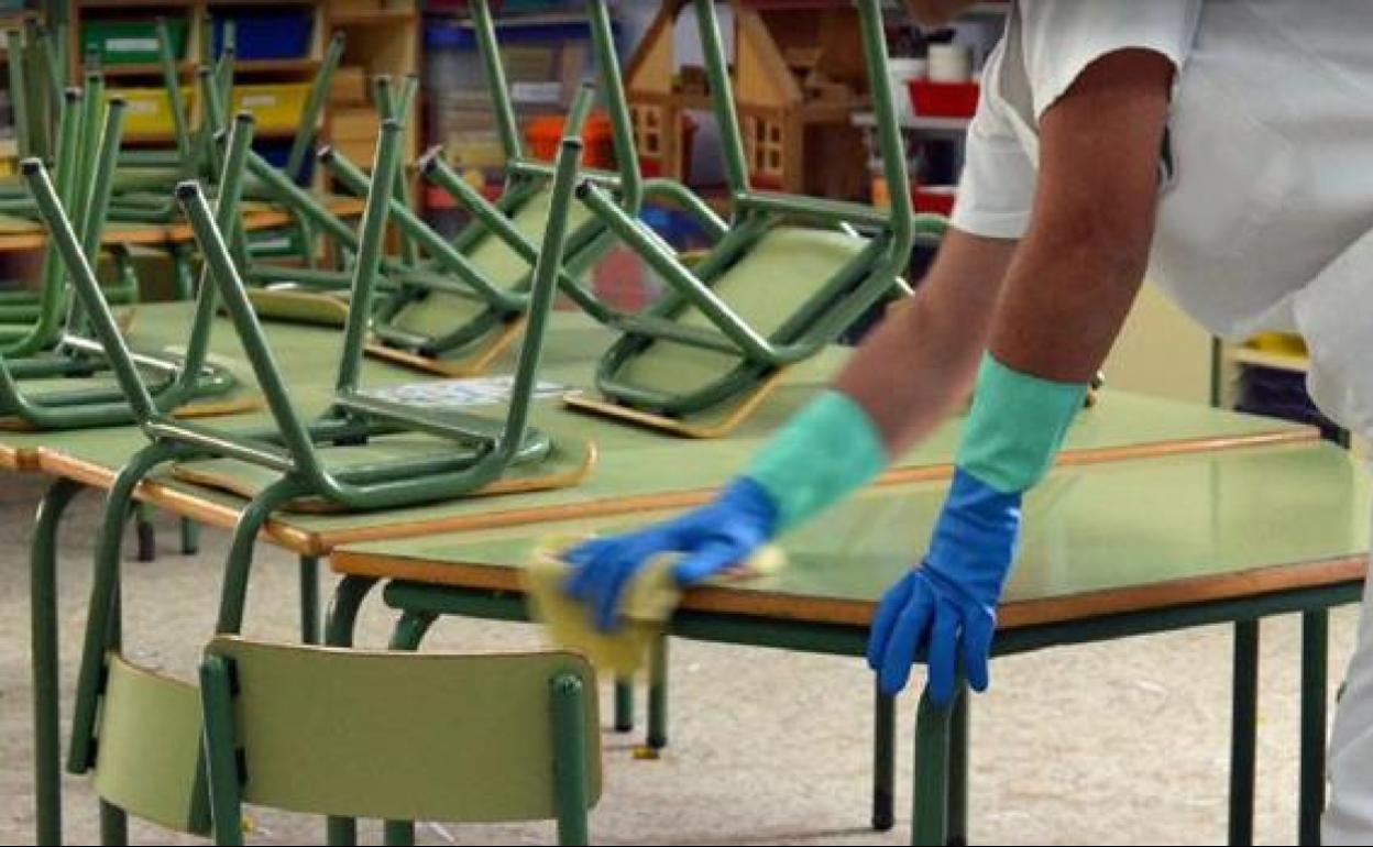 Seguimiento «mayoritario» de la huelga de las limpiadoras subcontratadas por UPV/EHU y Educación