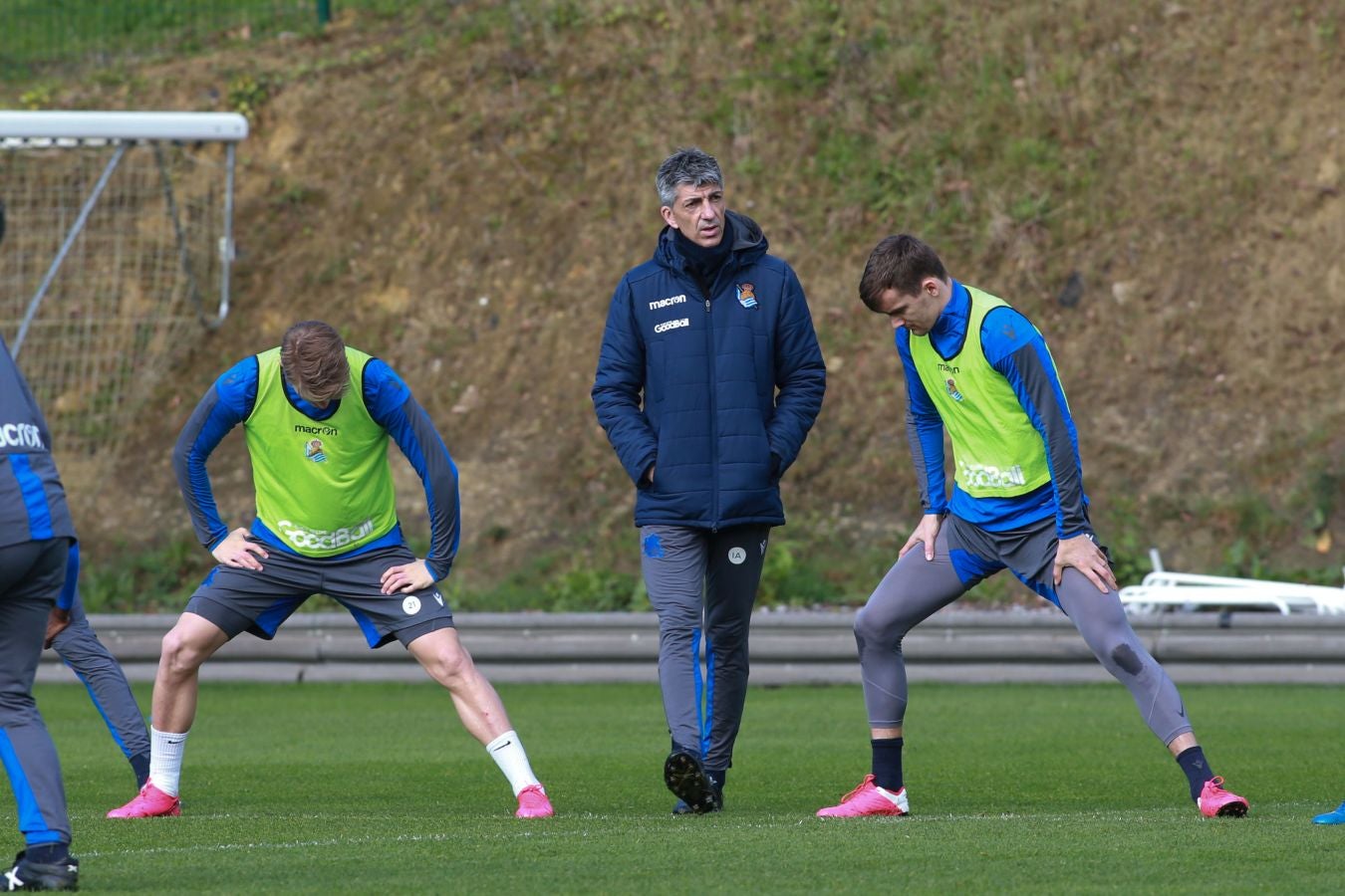 Las mejores imágenes de la plantilla txuri-urdin preparandose para el partido más importante de la temporada.