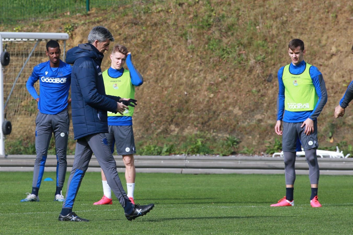 Las mejores imágenes de la plantilla txuri-urdin preparandose para el partido más importante de la temporada.