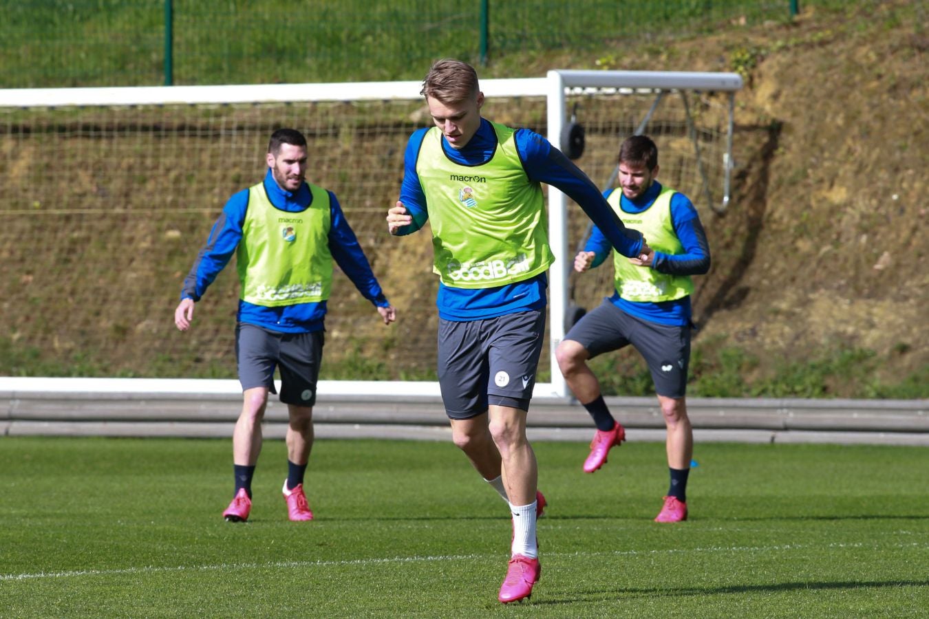 Las mejores imágenes de la plantilla txuri-urdin preparandose para el partido más importante de la temporada.