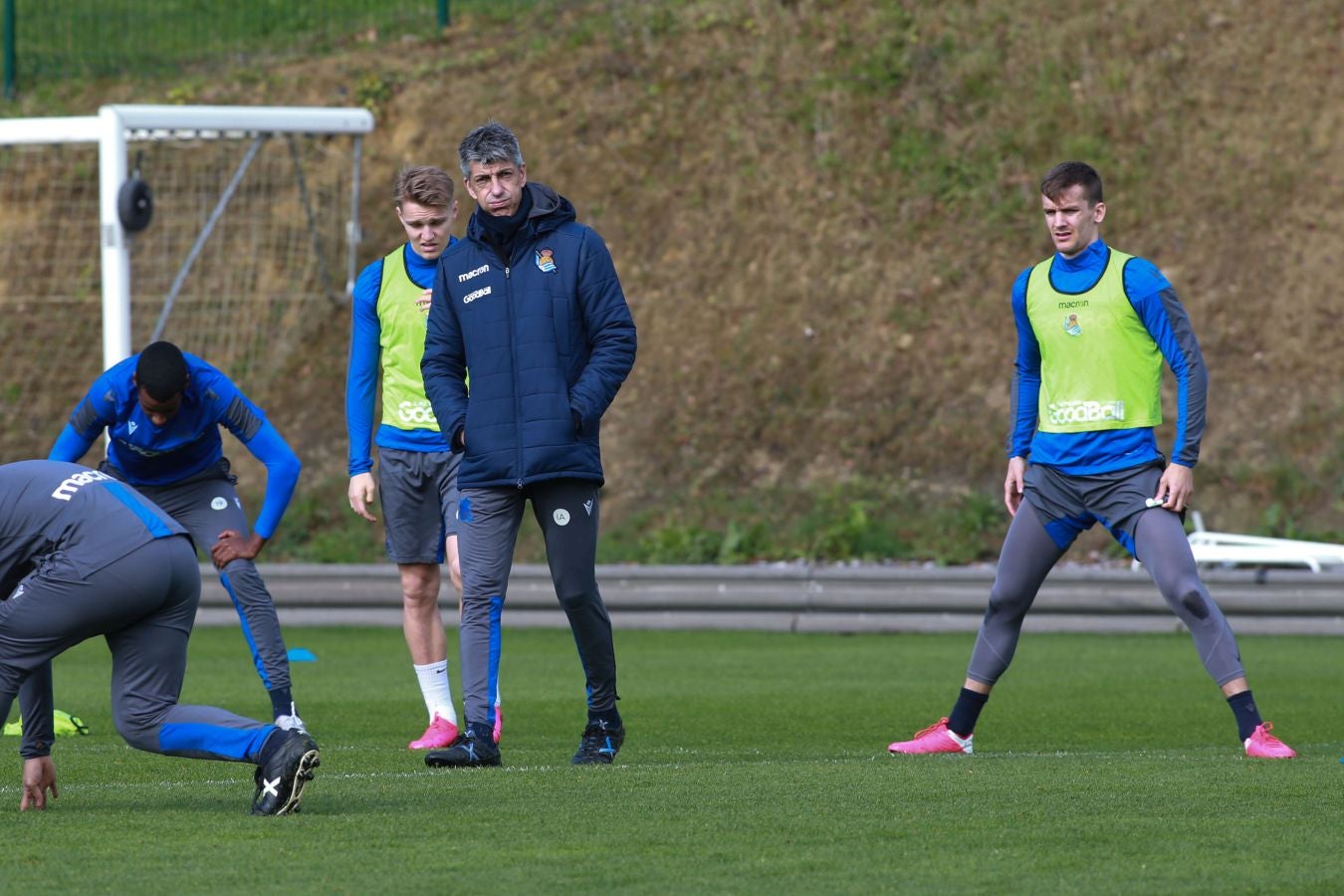 Las mejores imágenes de la plantilla txuri-urdin preparandose para el partido más importante de la temporada.