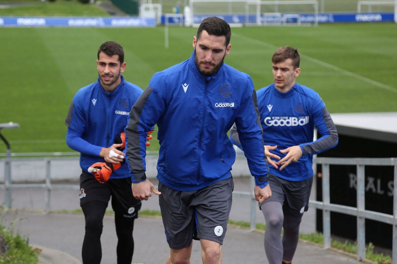 Las mejores imágenes de la plantilla txuri-urdin preparandose para el partido más importante de la temporada.