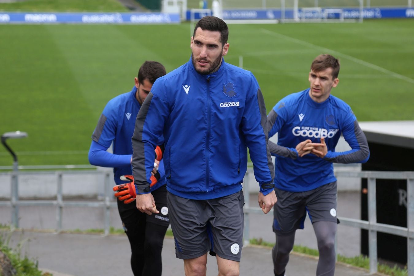 Las mejores imágenes de la plantilla txuri-urdin preparandose para el partido más importante de la temporada.