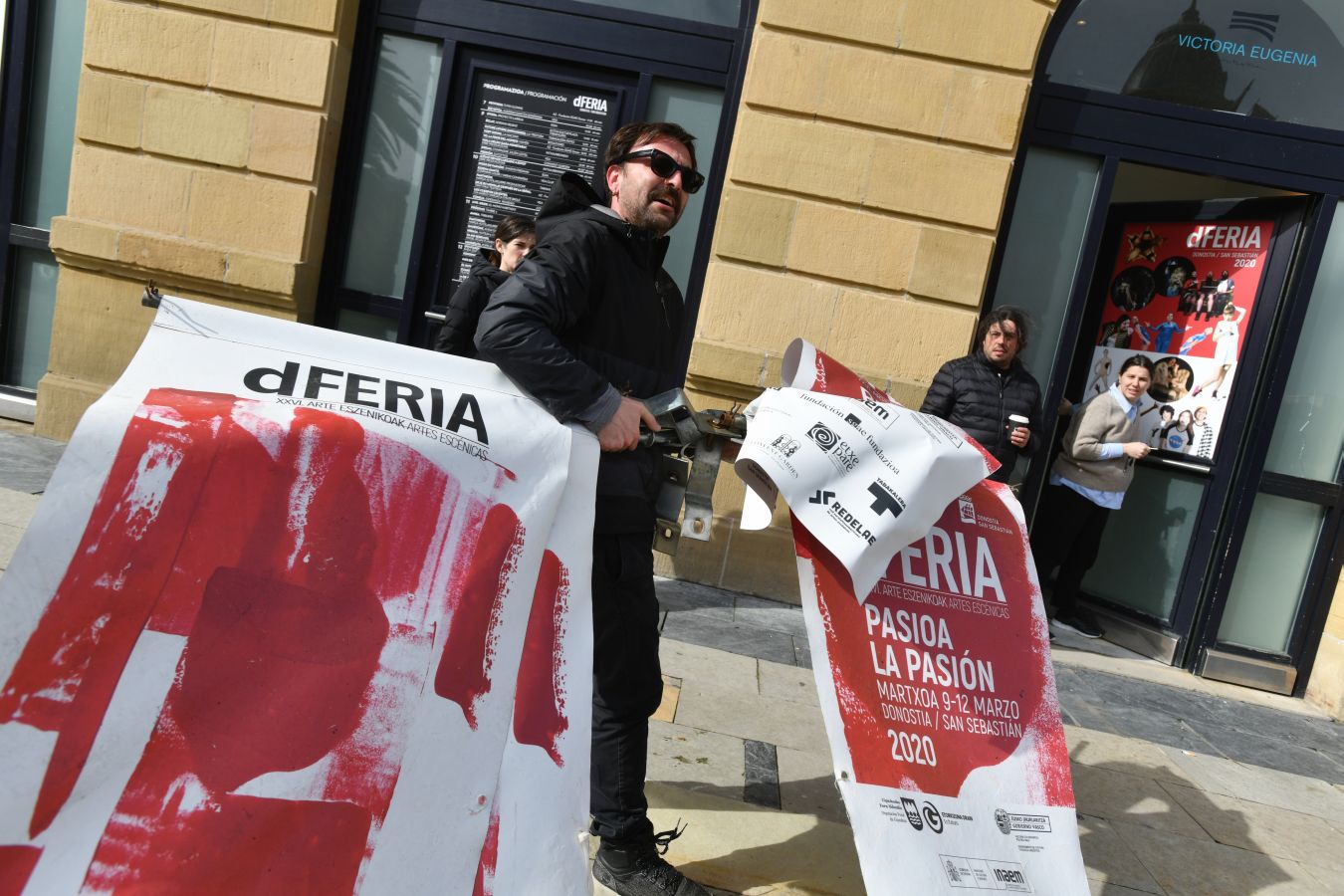El temporal continúa azotando la costa, con fuerte oleaje y rachas de viento muy potentes que han alcanzado los 128 kilómetros por hora en zonas costeras, lo que han provocado afecciones.