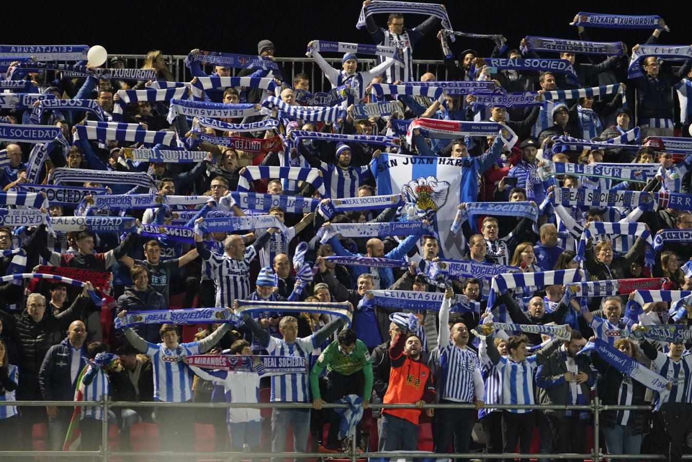 Ambientazo en Anduva para la vuelta de la semifinal de Copa entre Real Sociedad y Mirandés