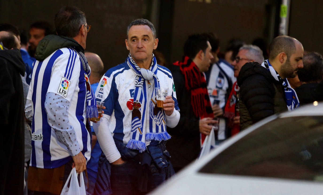 La afición de la Real Sociedad disfruta en las calles de la localidad burgalesa antes del Mirandés-Real.