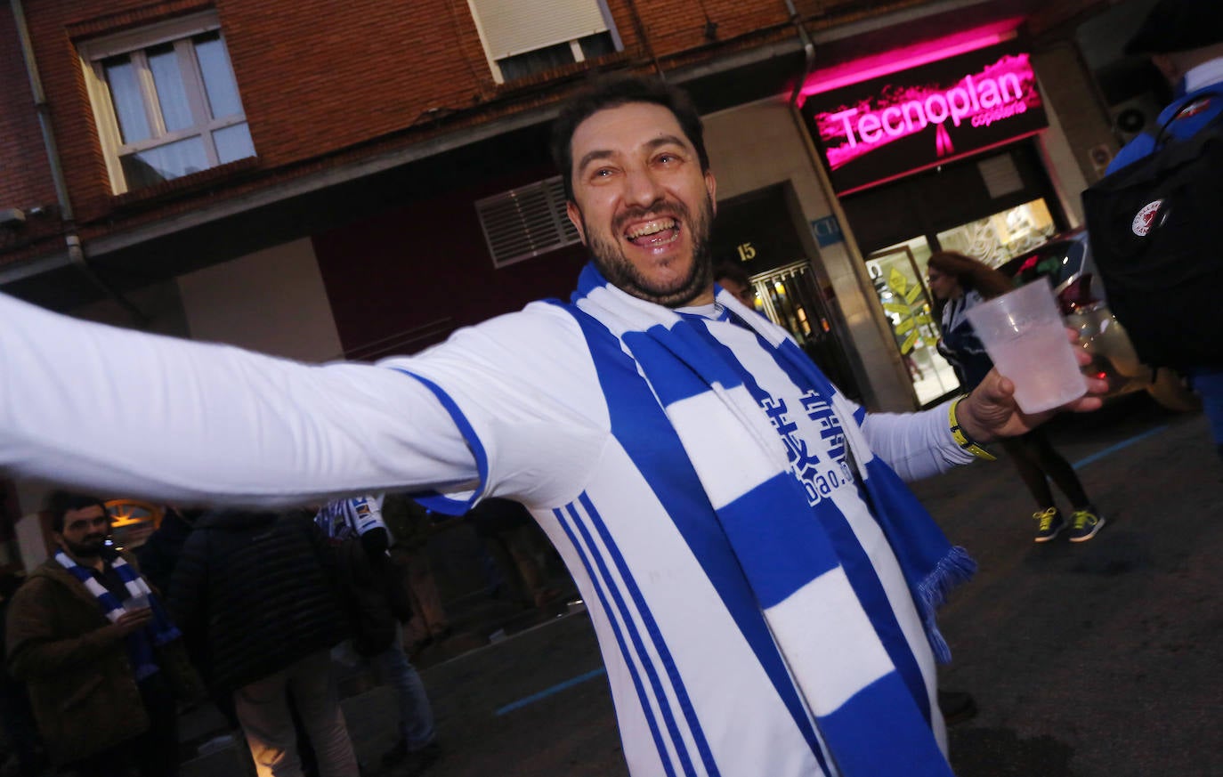 La afición de la Real Sociedad disfruta en las calles de la localidad burgalesa antes del Mirandés-Real.