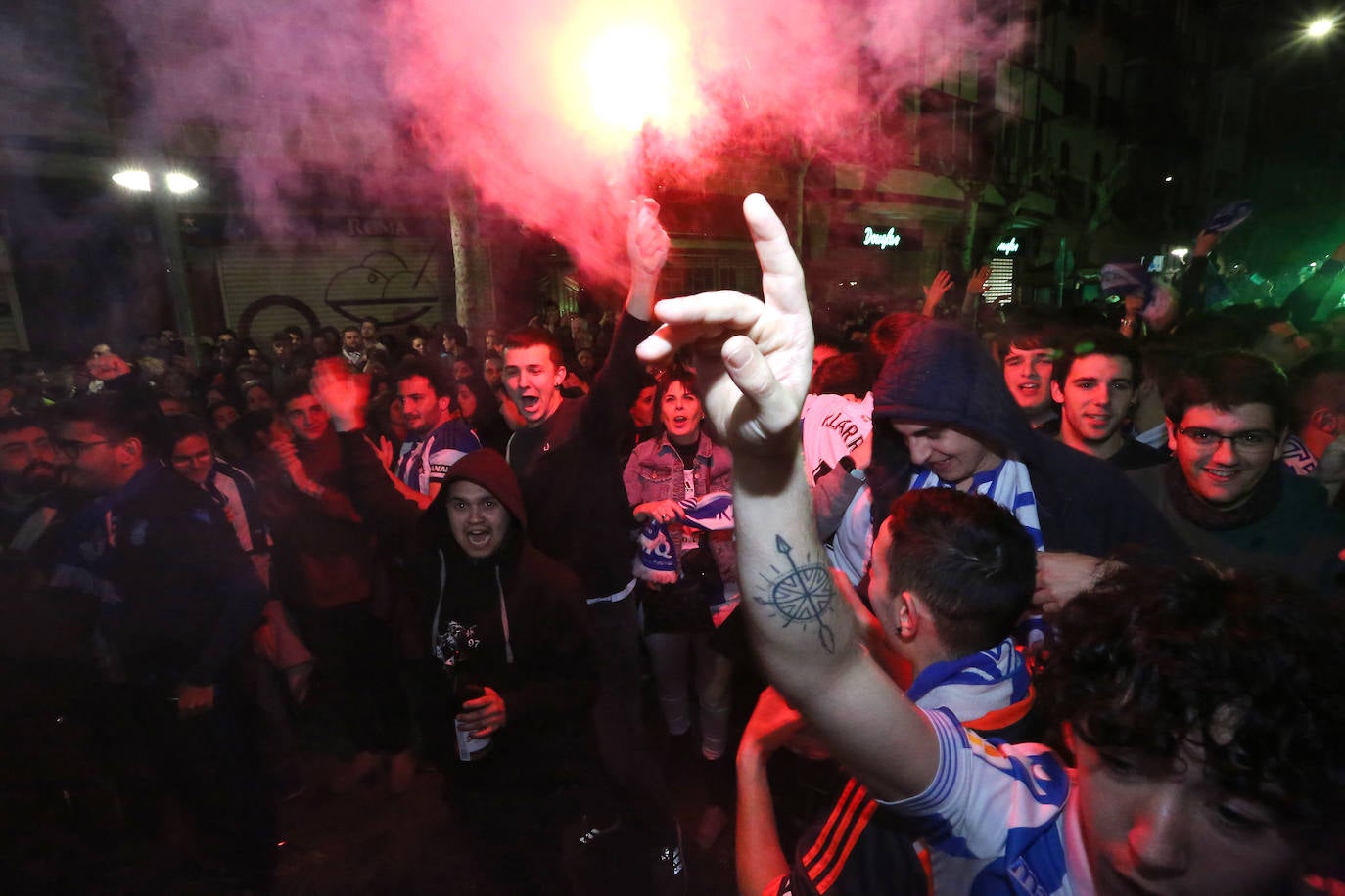 La afición de la Real Sociedad disfruta en las calles de la localidad burgalesa antes del Mirandés-Real.