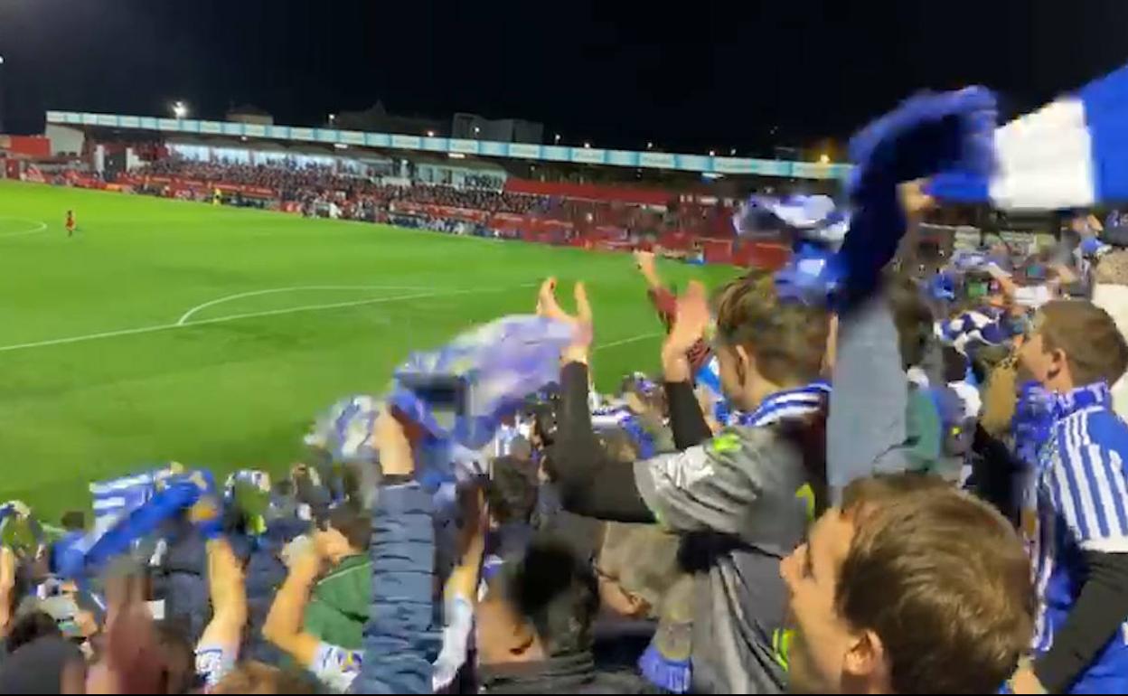 Vídeo: Celebración tras el pitido final en la grada txuri-urdin de Anduva. 