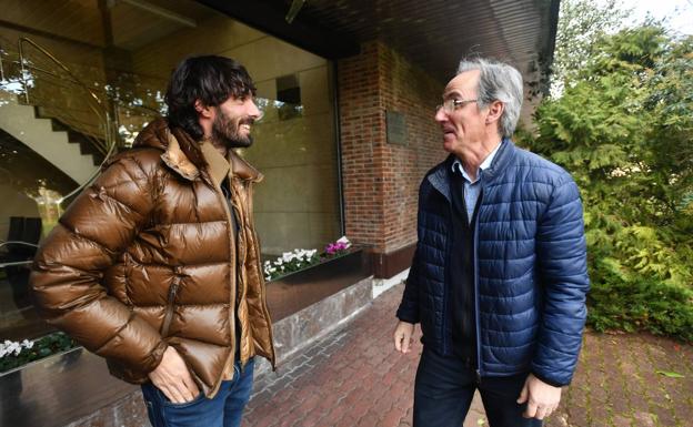 Carlos Martínez y Bixio Gorriz charlan.