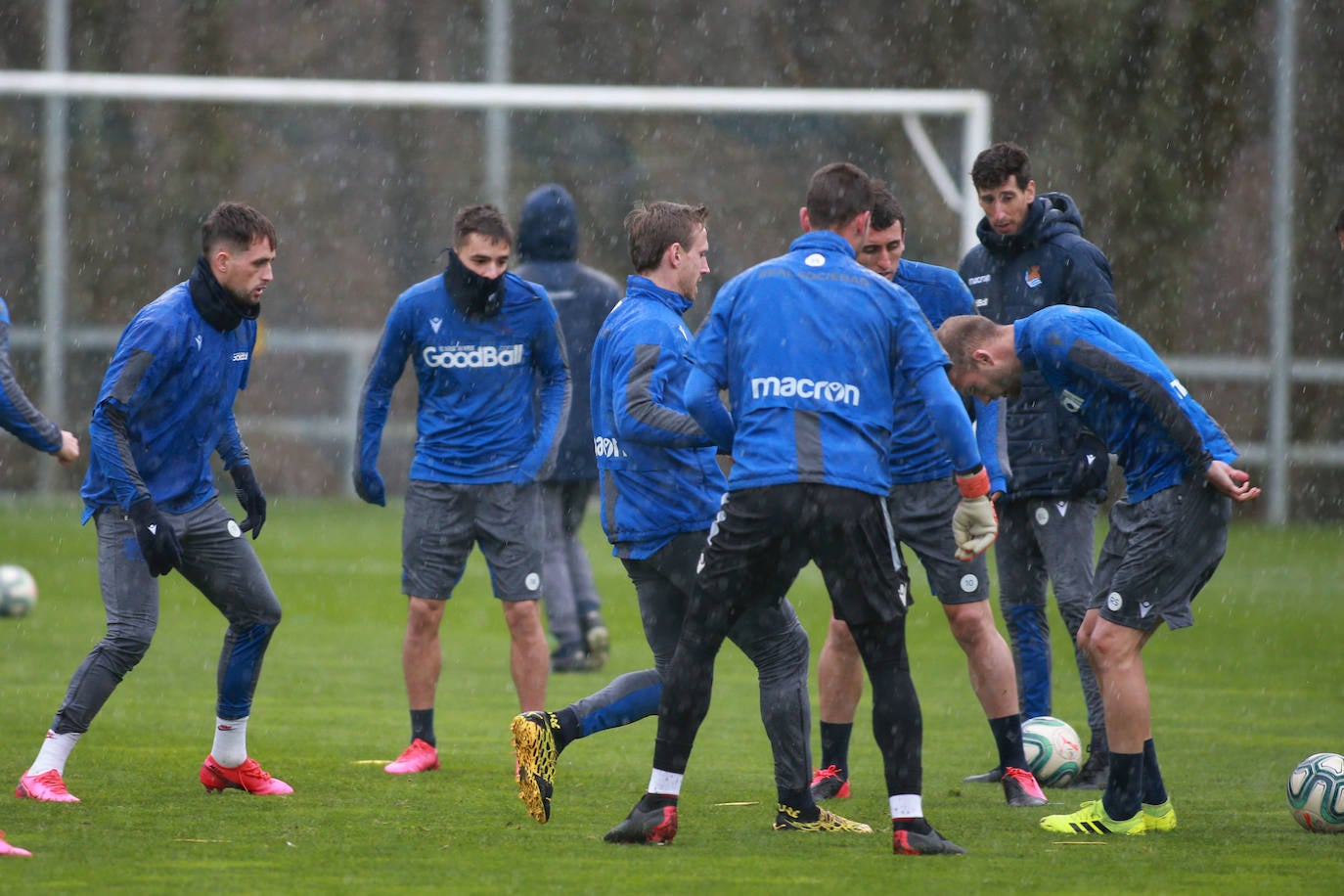 Los txuri-urdines se han ejercitado a puerta cerrada.