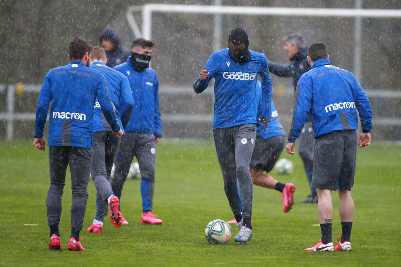 Los txuri-urdines se han ejercitado a puerta cerrada.
