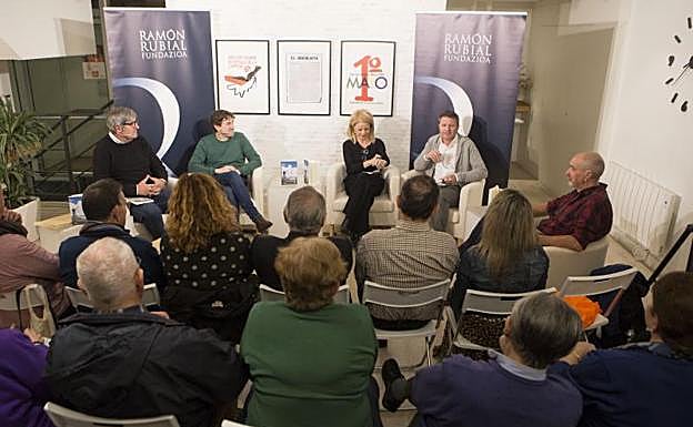 Kepa Aulestia, Eneko Andueza, Pilar Rodríguez y José Antonio Santano, ayer en Irun. 