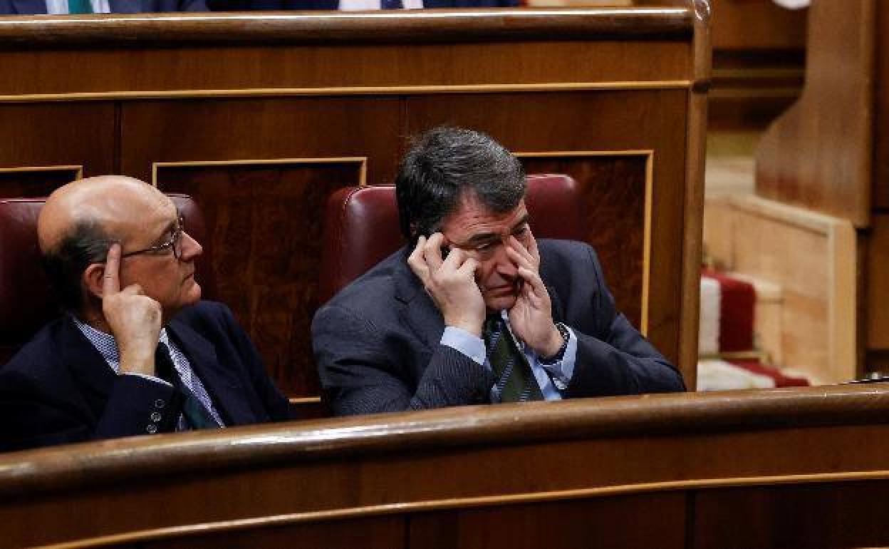 Esteban quiere que Athletic y Real salten al campo en la final de Copa con la camiseta de Euskadi