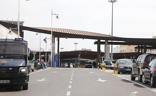 Vista este jueves de un paso fronterizo entre España y Marruecos en Melilla. 