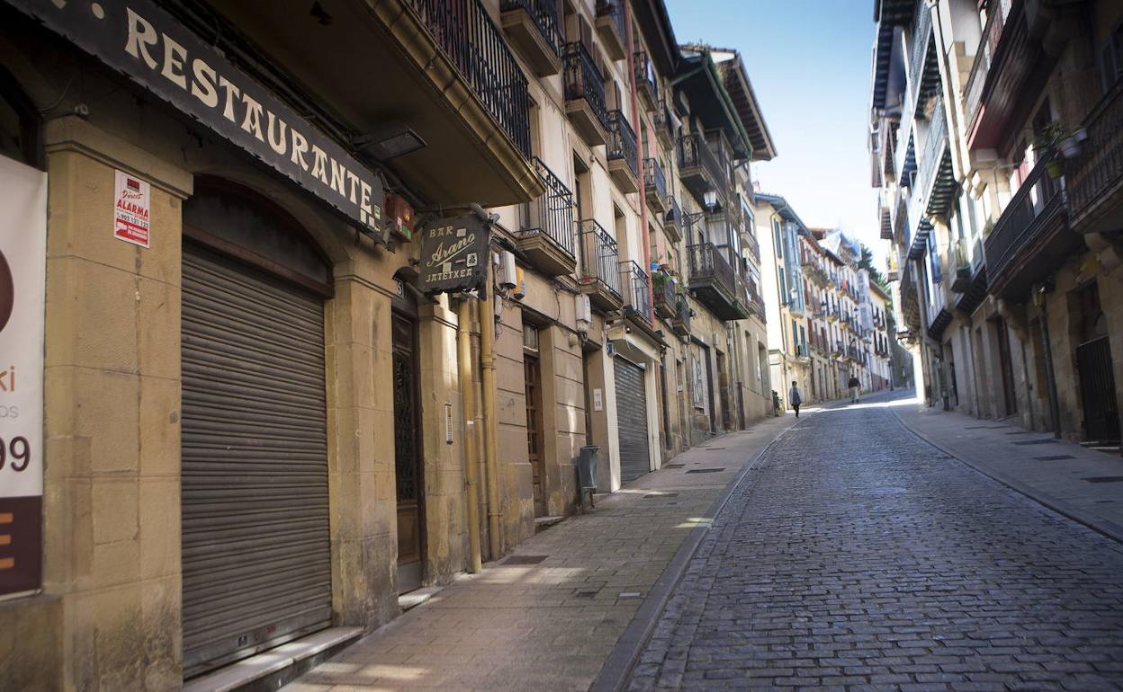 La calle Mayor de Irun, vacía. 