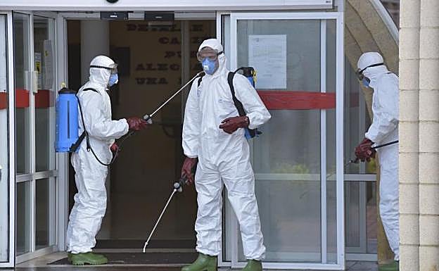 Desinfección de la residencia Yurreamendi de Tolosa este martes