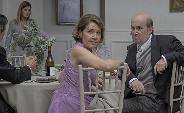 María Pujalte, que interpreta a la escudera de Juan Carrasco,en una escena con Javier Cámara.