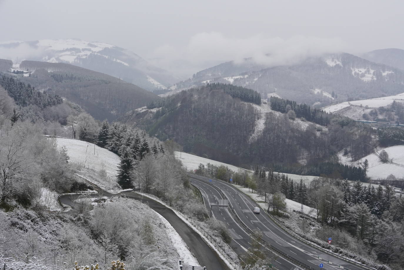 La Agencia Vasca de Meteorología, Euskalmet, prevé para este martes en Euskadi un ascenso de las temperaturas a partir de la tarde. La cota de nieve ascenderá conforme pasan las horas.
