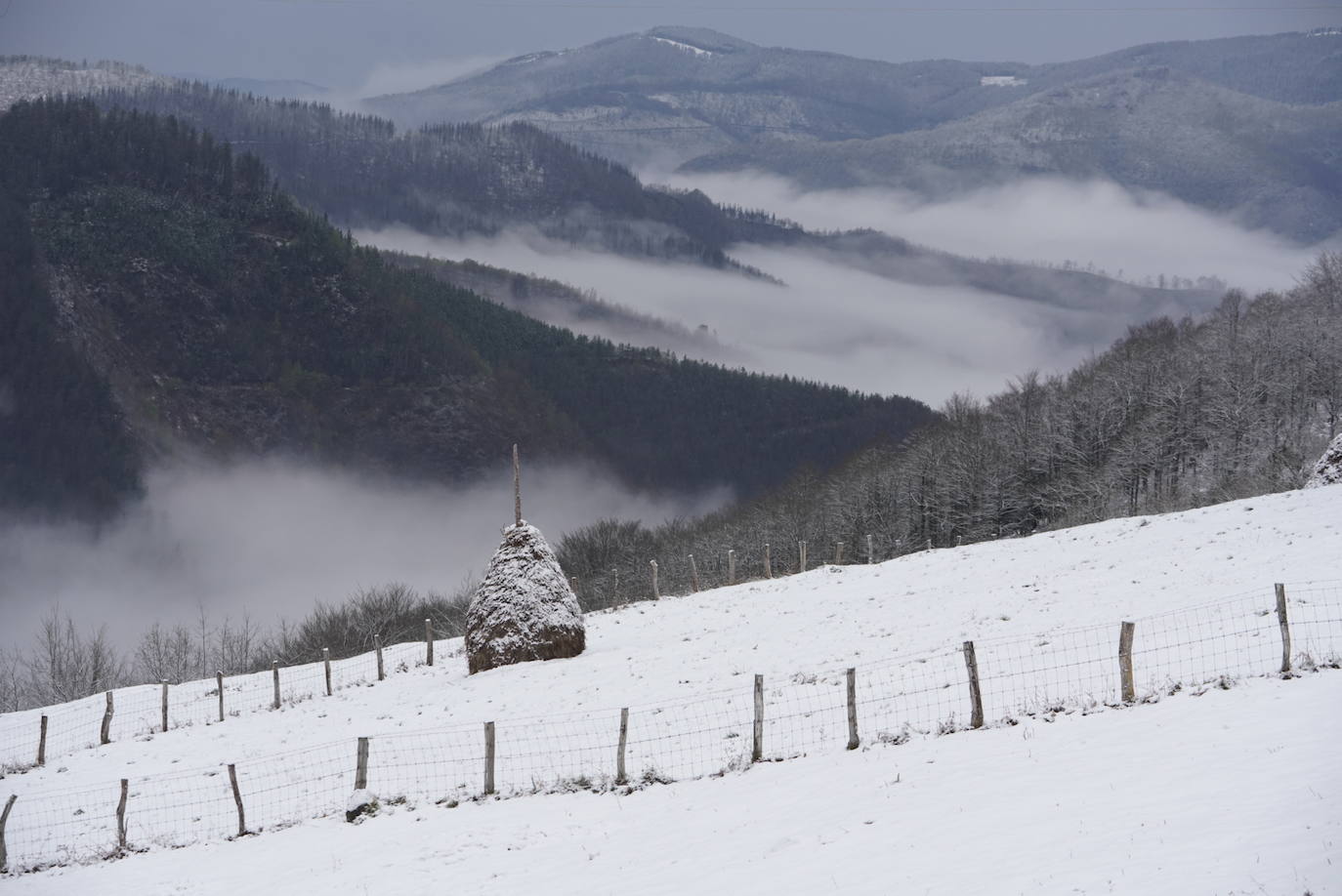 La Agencia Vasca de Meteorología, Euskalmet, prevé para este martes en Euskadi un ascenso de las temperaturas a partir de la tarde. La cota de nieve ascenderá conforme pasan las horas.