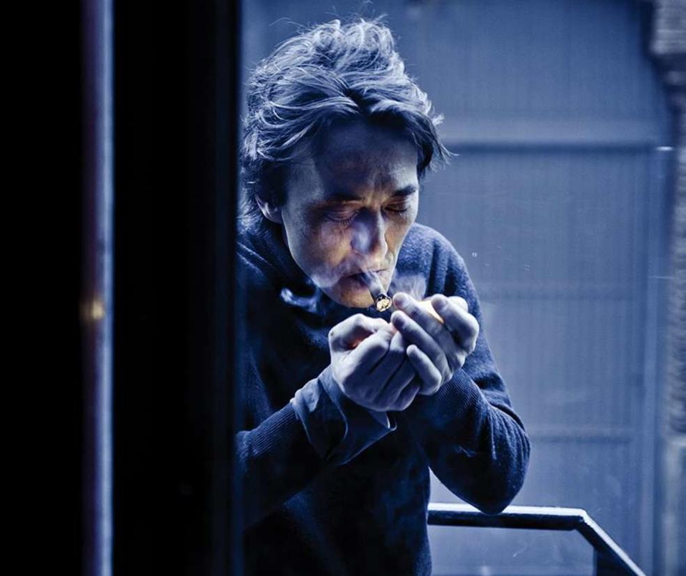 El cuadro en el que el artista Detritus plasmó una de las tertulias literarias en las que Berrio solía participar con amigos escritores, pintores y músicos. 