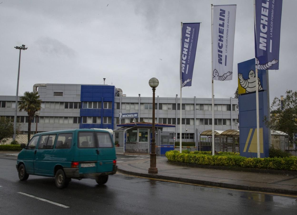 Entrada de la planta de Michelin en Lasarte, que se reactivará el martes. 