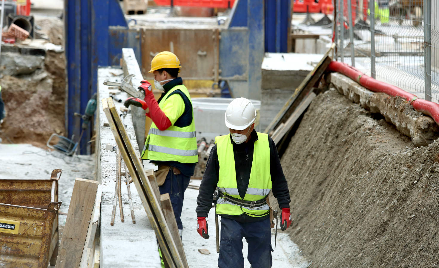 Fotos: Reparto de mascarillas en el transporte