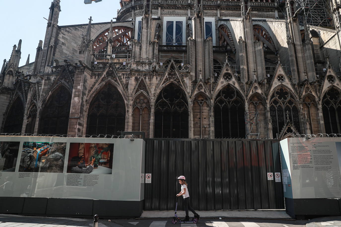 Un año después del incendio que destruyó el tejado de la catedral de Notre Dame y conmocionó al planeta, la restauración está lejos de haberse iniciado