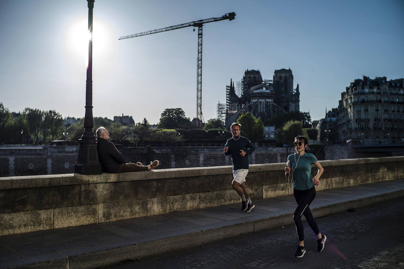Un año después del incendio que destruyó el tejado de la catedral de Notre Dame y conmocionó al planeta, la restauración está lejos de haberse iniciado