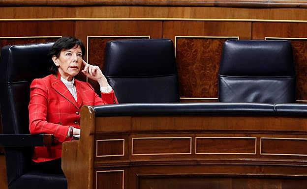 La ministra de Educación, Isabel Celaá, en el Congreso de los Diputados. 