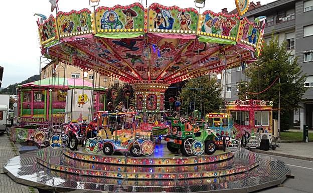 Los feriantes aprovechan los meses de invierno para poner a punto sus atracciones. 