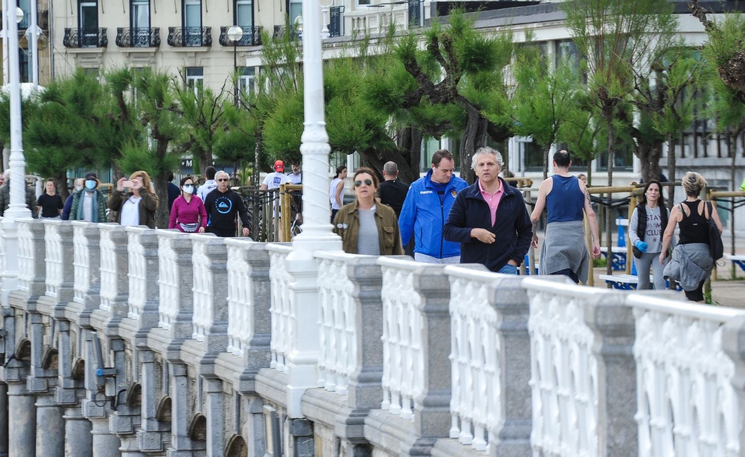 Fotos: Playa, deporte y paseos en San Sebastián