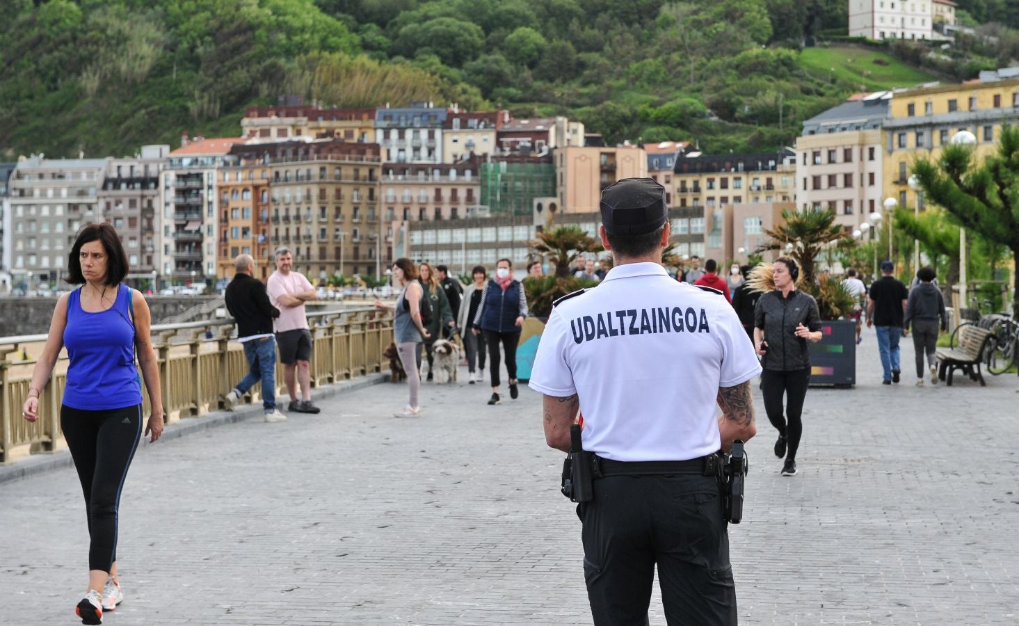 Fotos: Playa, deporte y paseos en San Sebastián