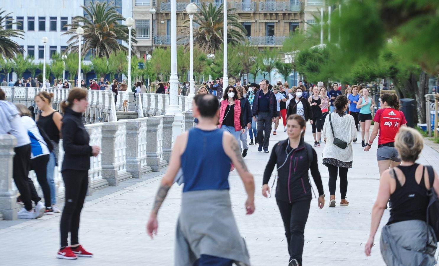 Fotos: Playa, deporte y paseos en San Sebastián