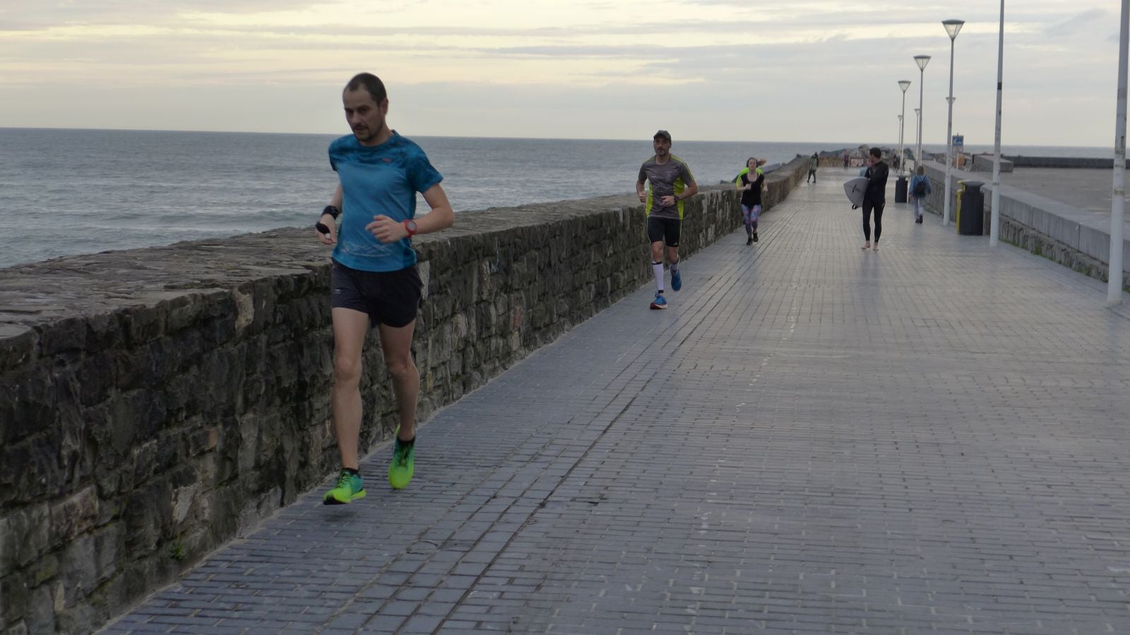 Fotos: Primeros paseos, carreras y olas tras el encierro