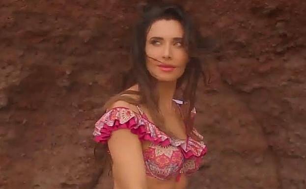Pilar Rubio debuta diseñando bañadores y bikinis