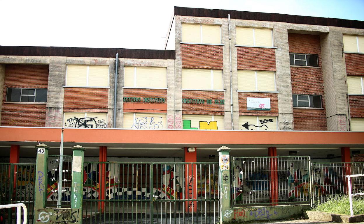 Un instituto cerrado en el barrio donostiarra de Alza.