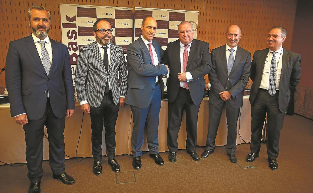 Los máximos representantes de Confebask y las territoriales el día del traspaso de la presidencia de Larrañaga a Zubiaurre. 