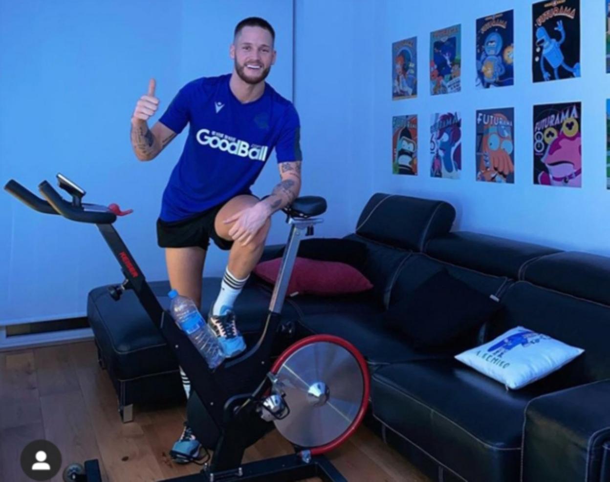 Remiro, en el salón de su domicilio. 