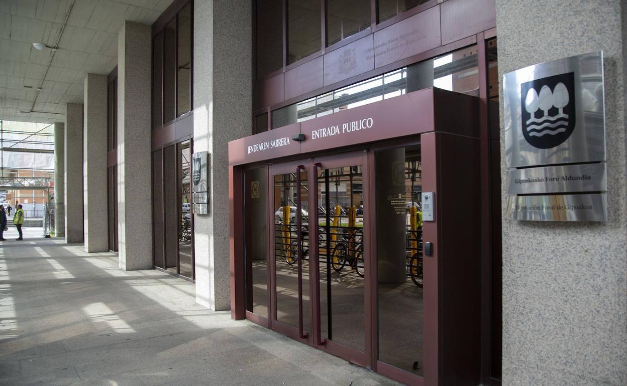 Exterior de la sede de la Hacienda foral. 