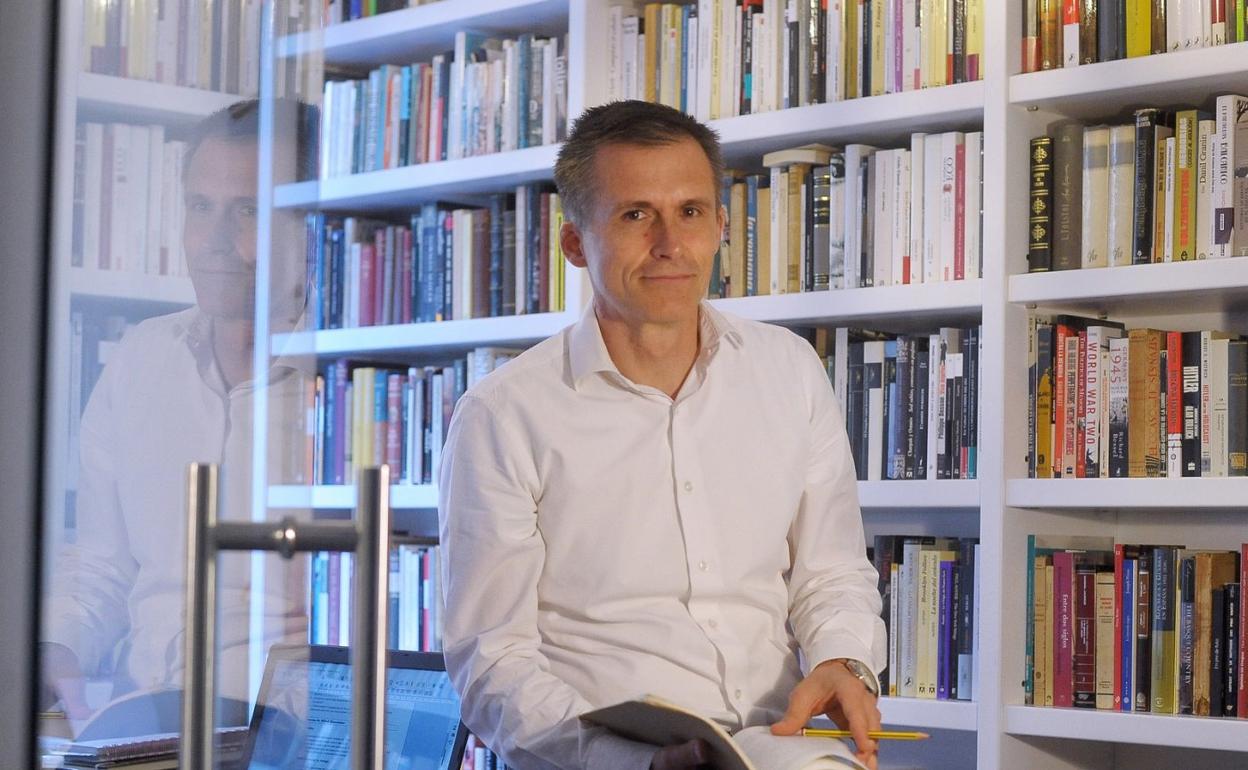 Mikel Mancisidor, en su domicilio. 