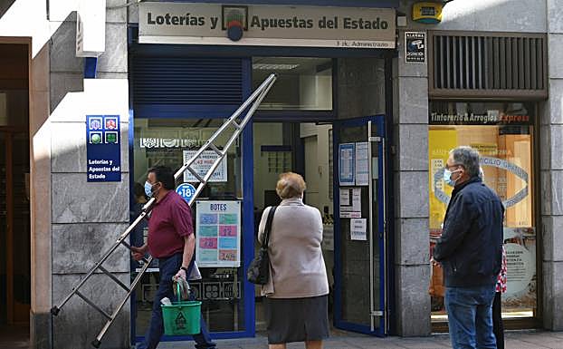 Colas en las administraciones de Loterias de Gipuzkoa