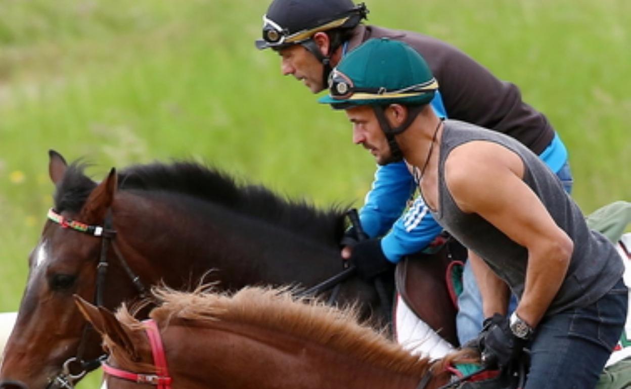 Carrera de caballos en el hipódromo de Lasarte. 