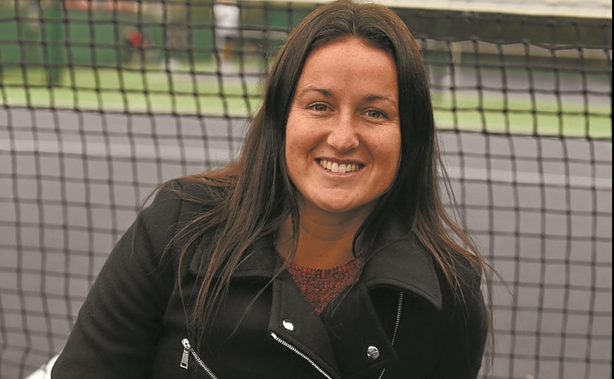 Lara Arruabarrena está pasando más tiempo del esperado en casa tras la suspensión del ATP Tour.