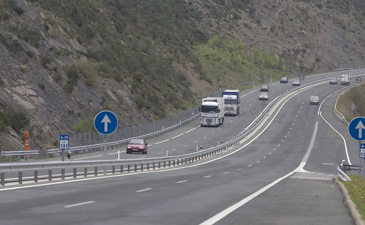 La autovía de Leitzaran es un paso habitual de camiones hacia la frontera