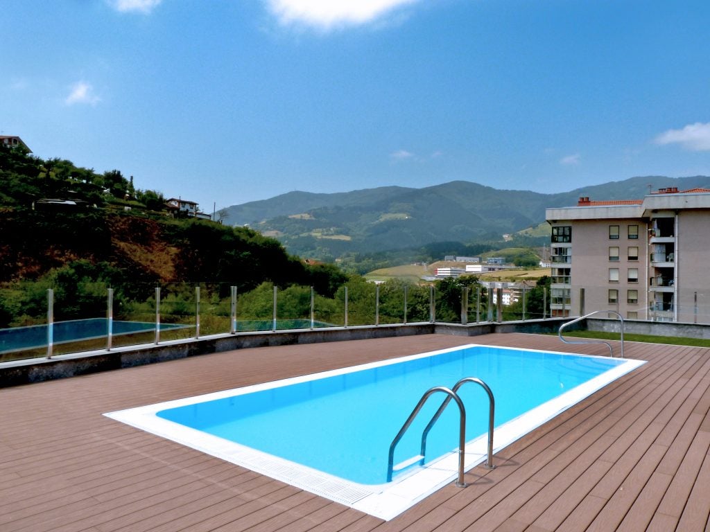 Los últimos años la construcción de piscinas privadas en casasde Gipuzkoa se ha incremendo añadiendo así valor añadido a las viviendas.